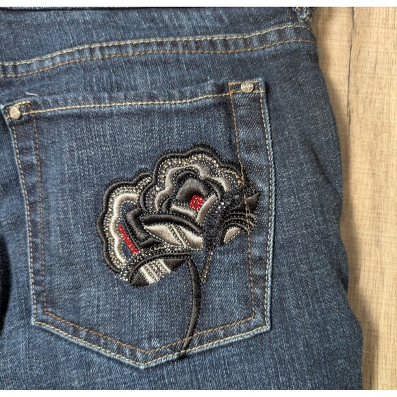 White House Black Market Size 6 Short Flare Noir Floral Embroidered Whimsigoth - Picture 5 of 12